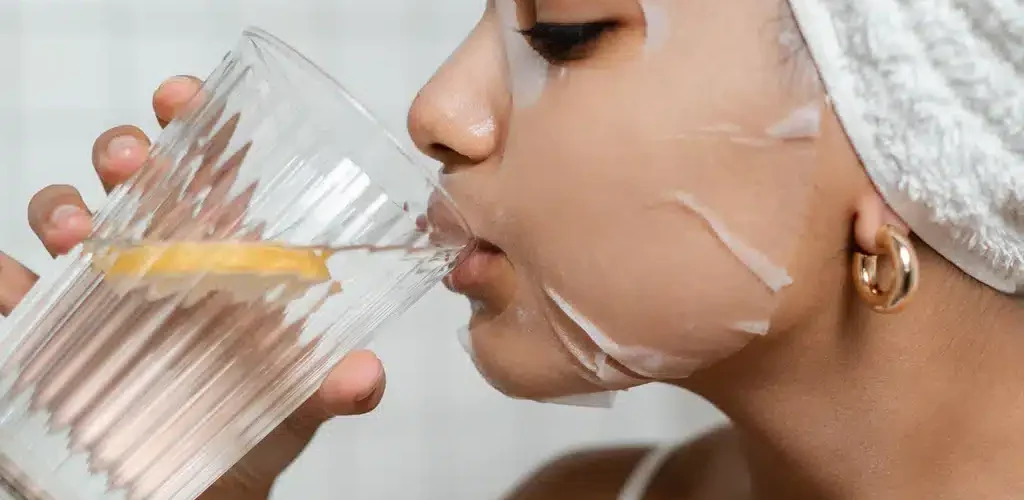 آبرسانی پوست در رفع تیرگی زیر چشم