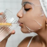 آبرسانی پوست در رفع تیرگی زیر چشم