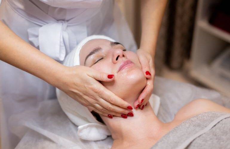 خدمات ترکیبی ماساژ و فشیال